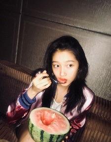 吃瓜小三摄影图片,揭秘吃瓜小三的摄影瞬间